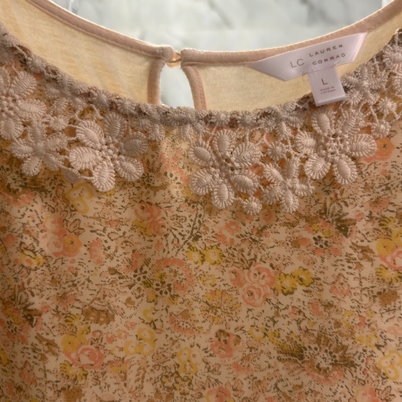 Lauren Conrad Size Large Top - Picture 3 of 3